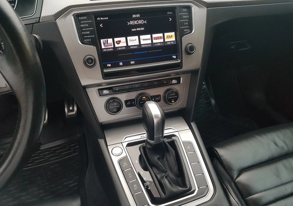 Volkswagen Passat cena 84000 przebieg: 165000, rok produkcji 2016 z Włodawa małe 781